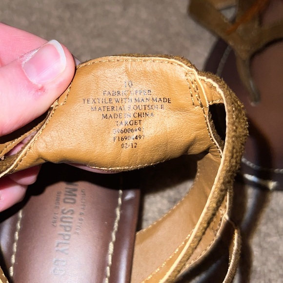 MOSSIMO Supply Co Tassel and Feather Sandals with 1 inch heel - Picture 3 of 7